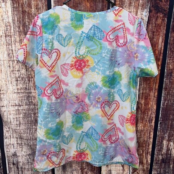 Zoe + Chloe Valentine’s Day Heart Scrub Top - Picture 4 of 6